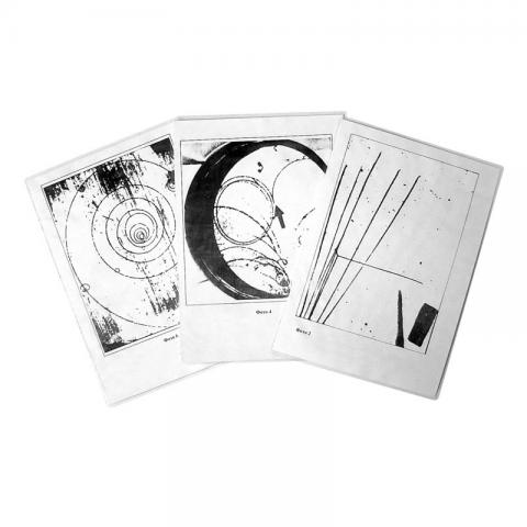 Комплект фотографій треків заряджених частинок