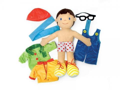 М'яка лялька з декількома шарами одягу