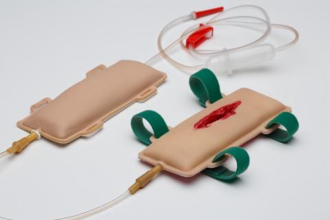 Імітатор рани з симуляцією кровотечі